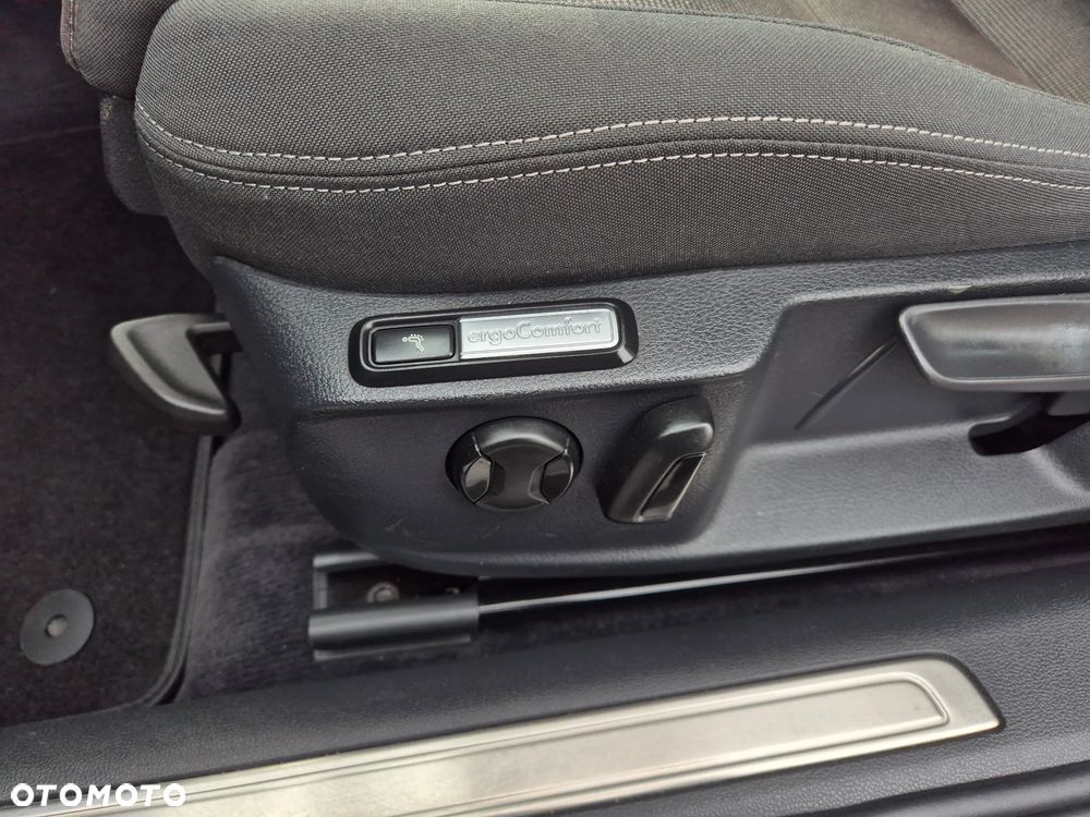 Volkswagen Passat - 13
