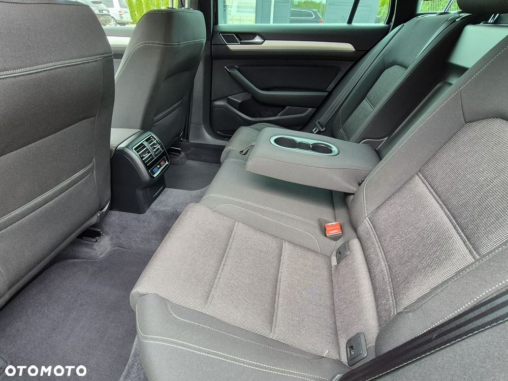Volkswagen Passat - 25