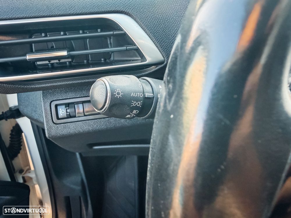 Peugeot 3008 BlueHDi 130 Stop & Start EAT8 Allure - 14