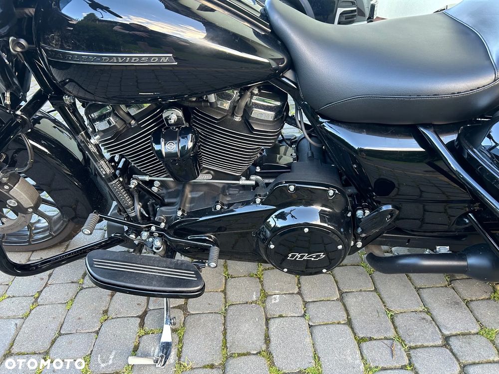 Harley-Davidson Touring Road Glide - 11