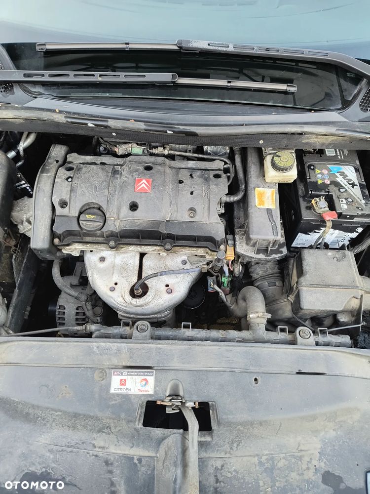 Citroën C4 1.6 16V X - 12