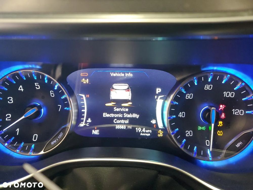 Chrysler Pacifica - 12