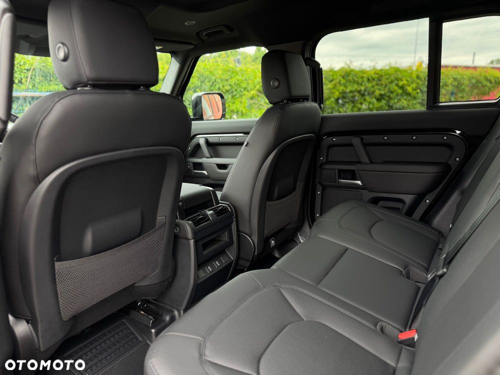 Land Rover Defender - 17