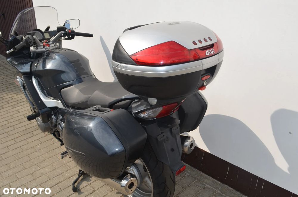 Yamaha FJR - 6
