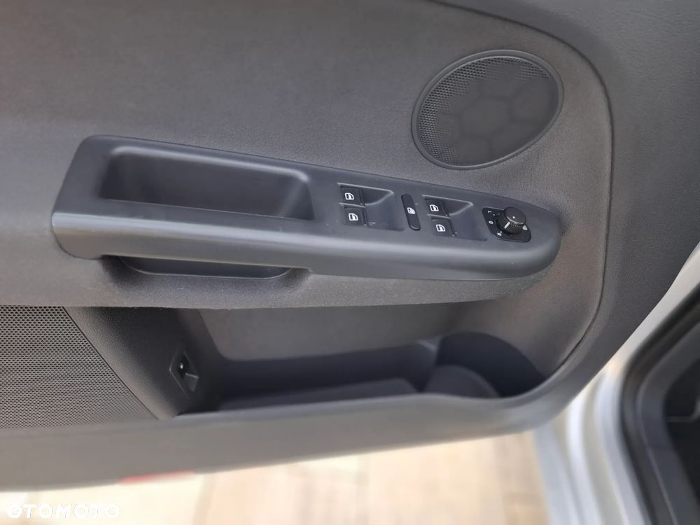 Volkswagen Golf Plus 1.9 TDI DPF Trendline - 29