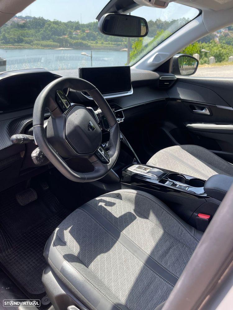 Peugeot 208 - 5