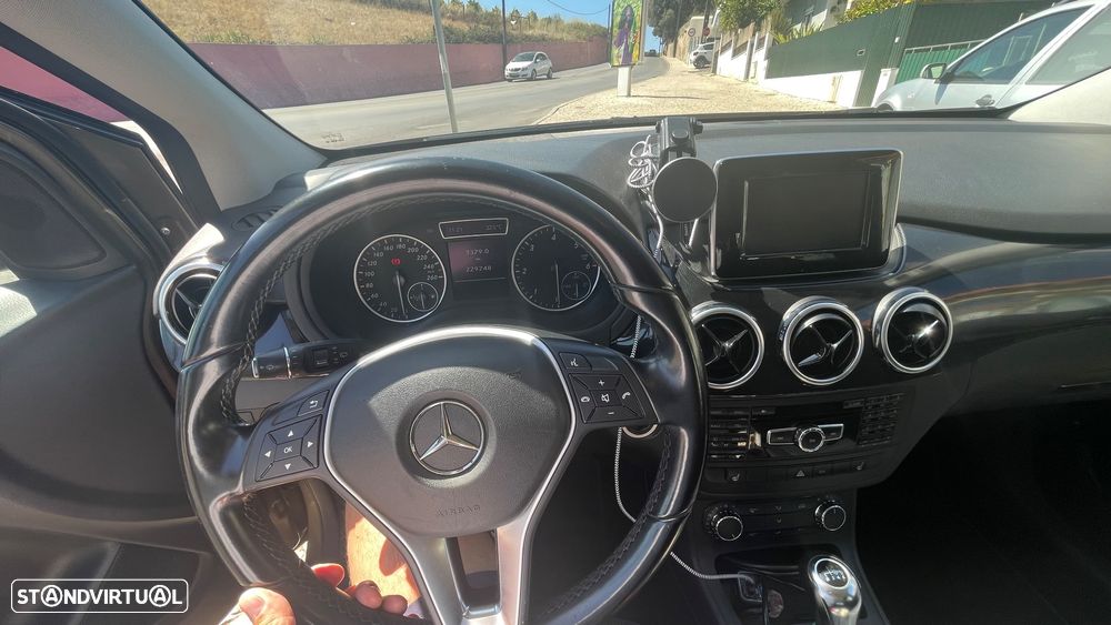Mercedes-Benz B 200 CDI (BlueEFFICIENCY) - 3