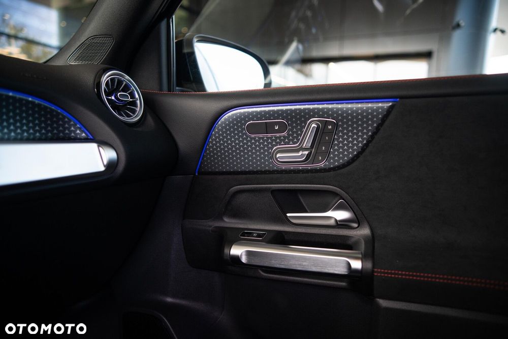 Mercedes-Benz GLB - 18