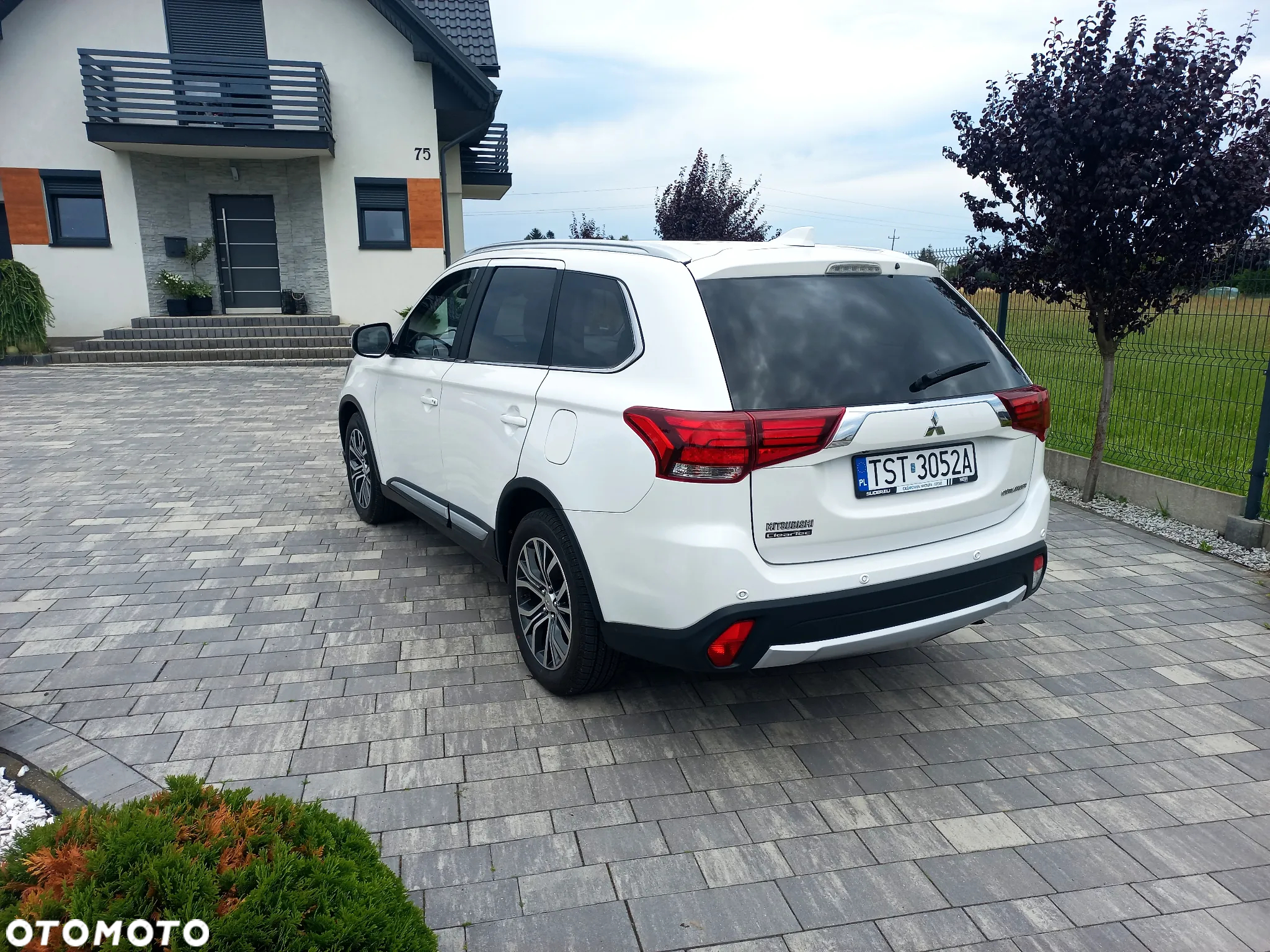 Mitsubishi Outlander 2.0 Intense + Navi 4WD CVT - 9