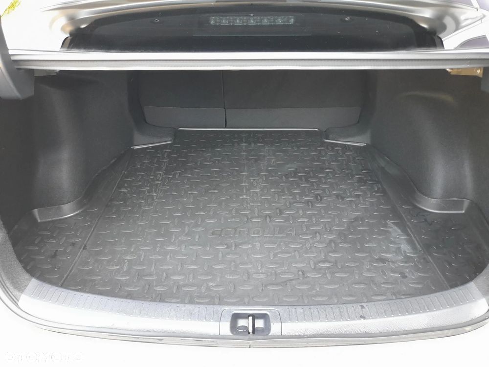 Toyota Corolla 1.8 Hybrid Style - 17