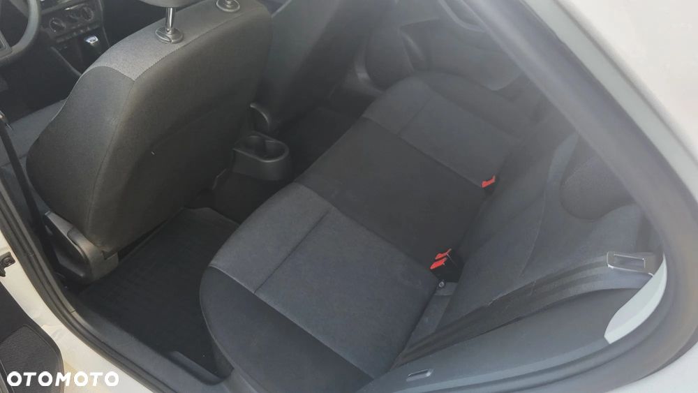 Skoda RAPID 1.0 TSI Active - 15