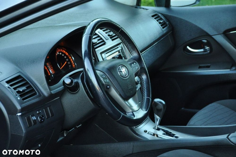 Toyota Avensis Touring Sports 1.8 Multidrive S Comfort - 26
