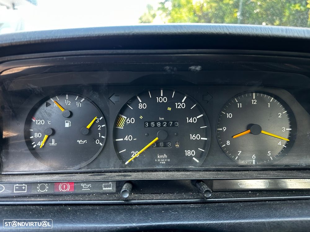 Mercedes-Benz W201 (1982-1993) 190 D 2.0 - 13