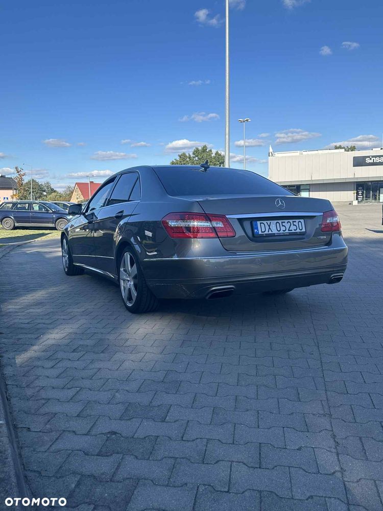 Mercedes-Benz Klasa E 200 CGI BlueEffICIENCY Avantgarde - 4