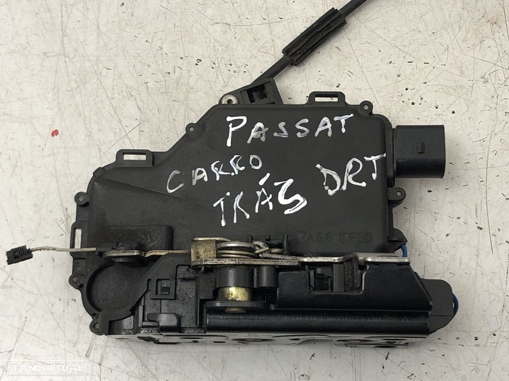 Fecho da porta Dto Trás Usado VW PASSAT (3B3) 1.9 TDI - 3