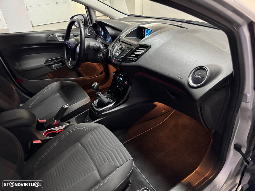 Ford Fiesta 1.0 T EcoBoost Titanium - 36