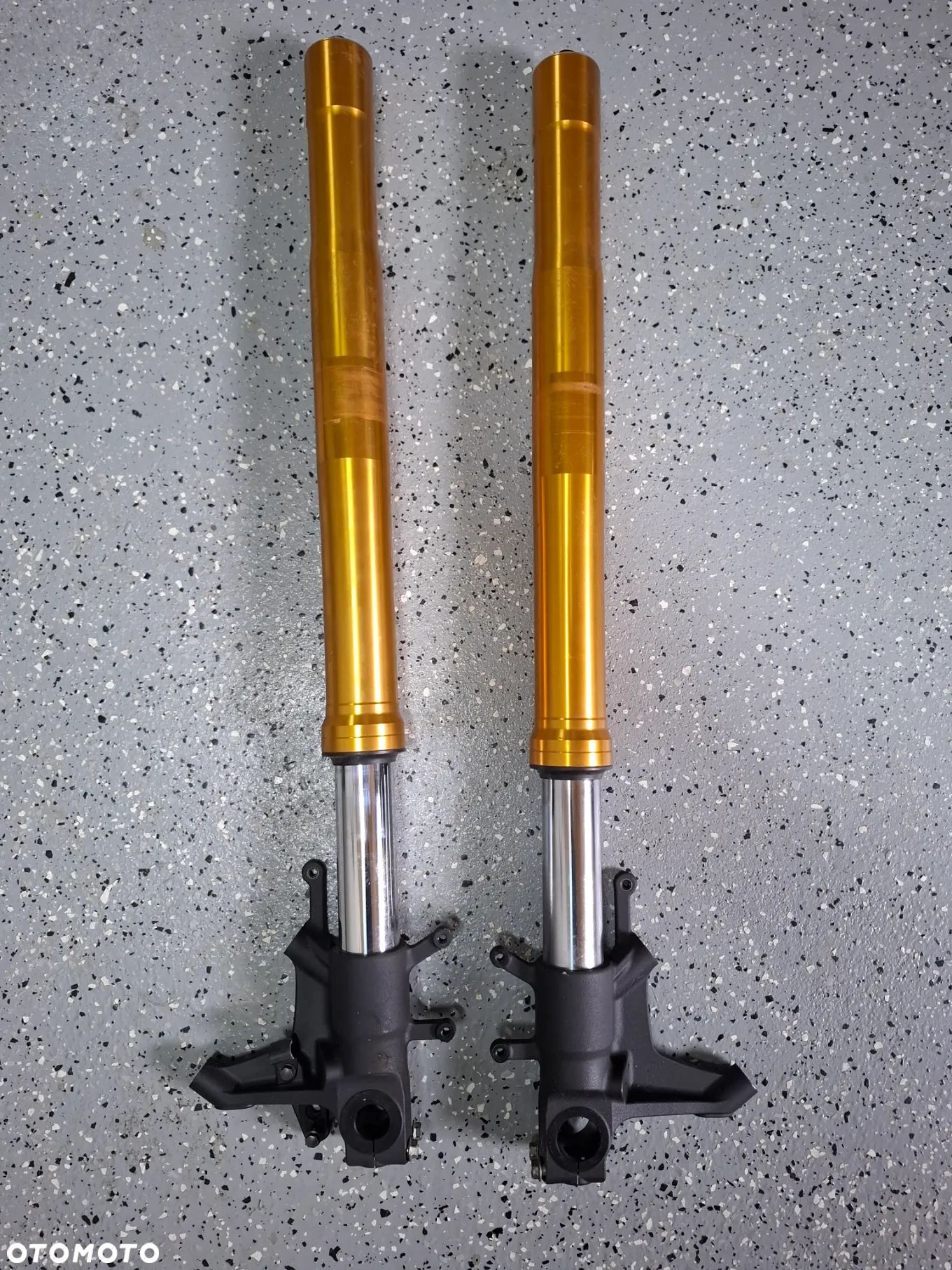 Suzuki GSXS 750 lagi laga amortyzator Ohlins - 1