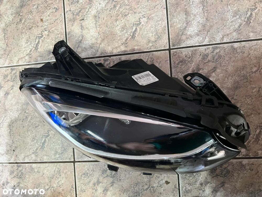 MERCEDES-BENZ B W246 W242Prawa Lampa Przednia A2468205461 030129520200 LE13A6316 - 2