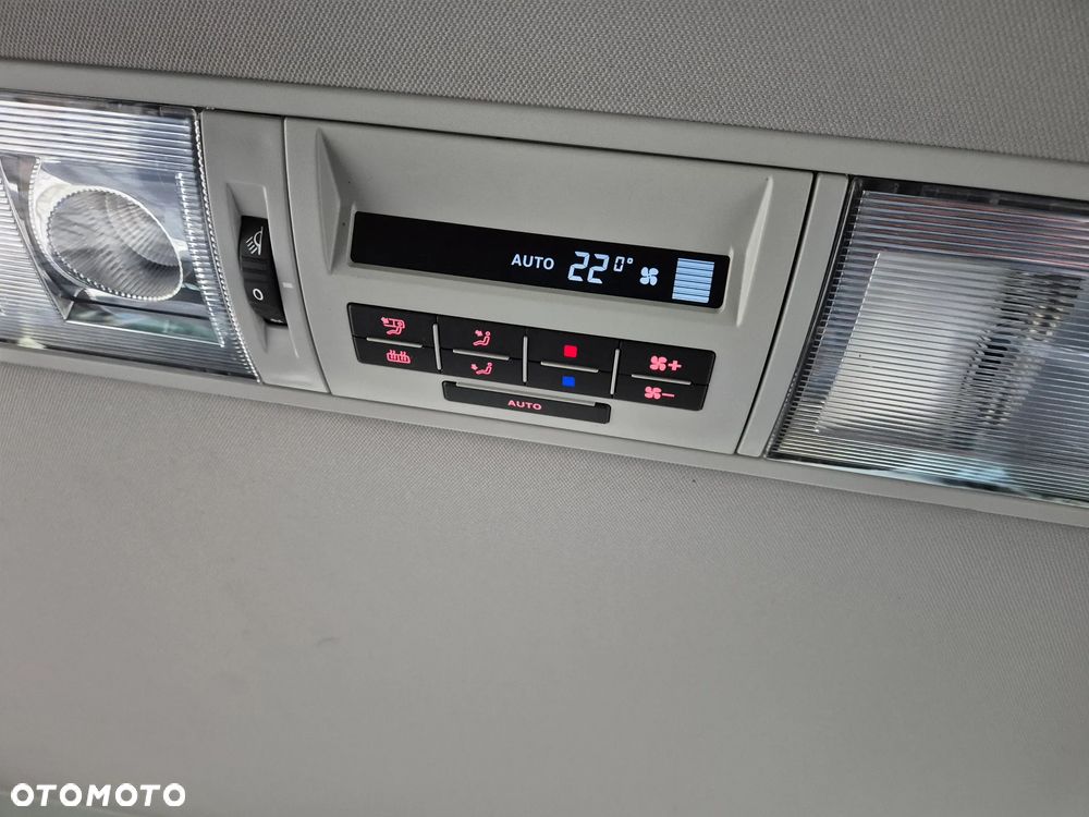 Volkswagen Caravelle - 29