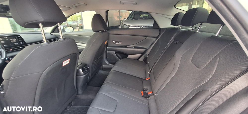 Hyundai Elantra 1.6 l 123 CP CVT Highway - 15