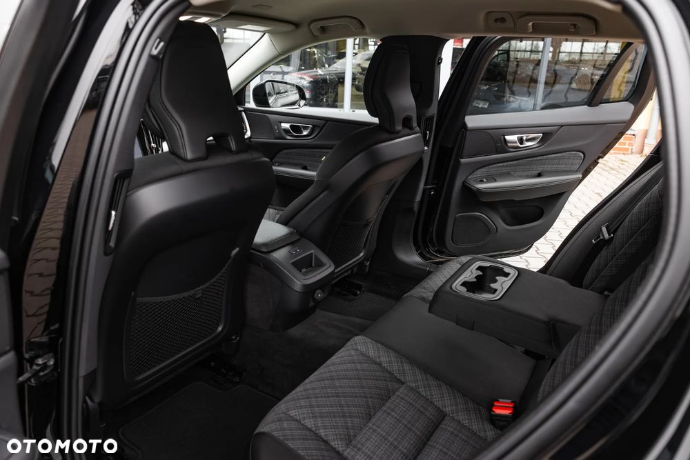 Volvo V60 B3 B Essential - 25