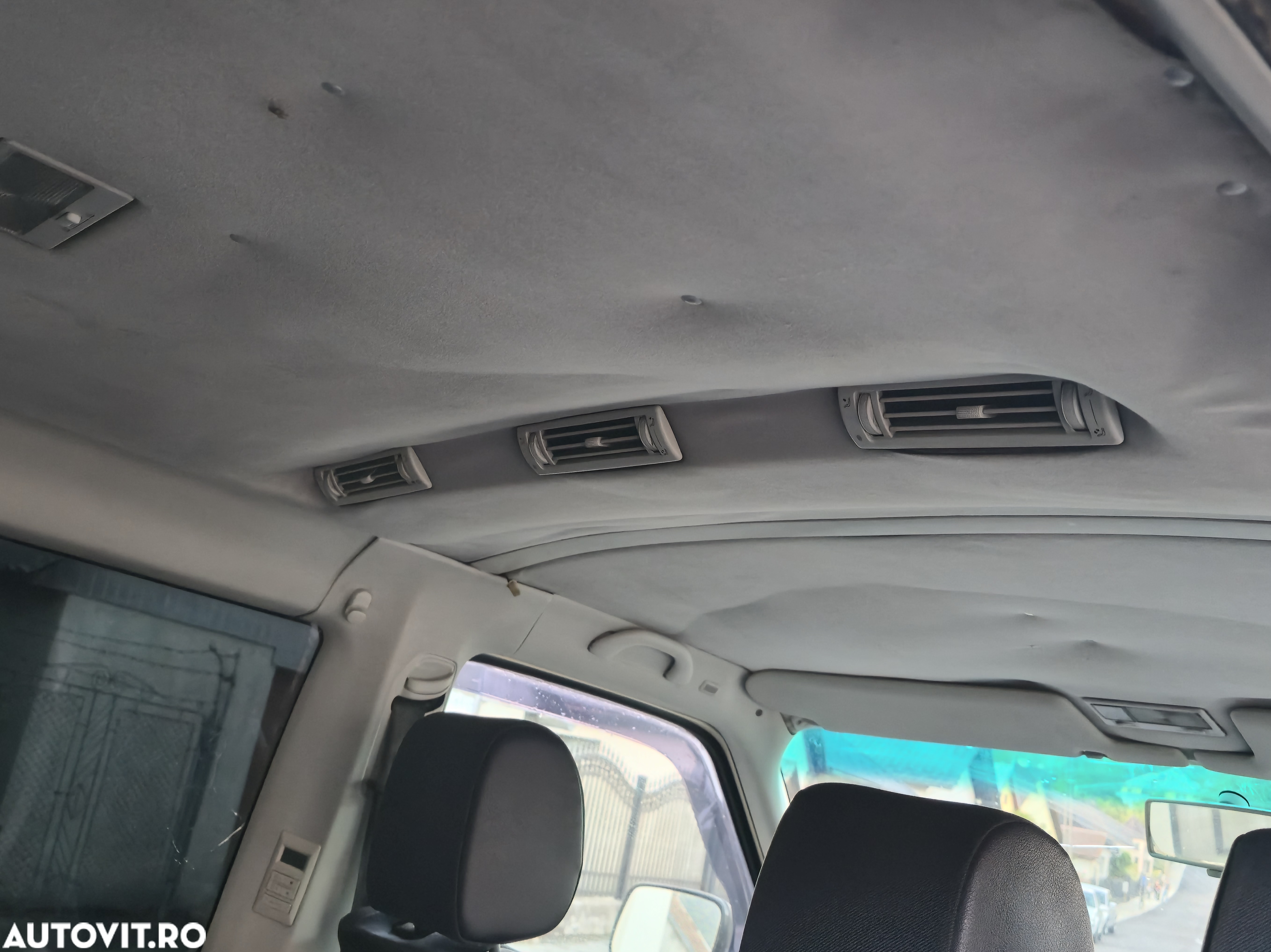 Volkswagen Caravelle - 14