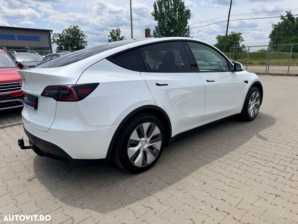 Tesla Model Y - 4