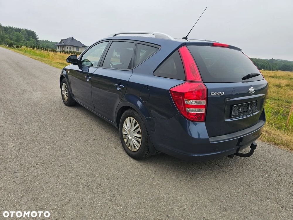 Kia Ceed - 31