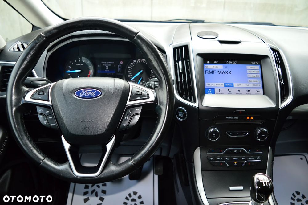 Ford S-Max - 17
