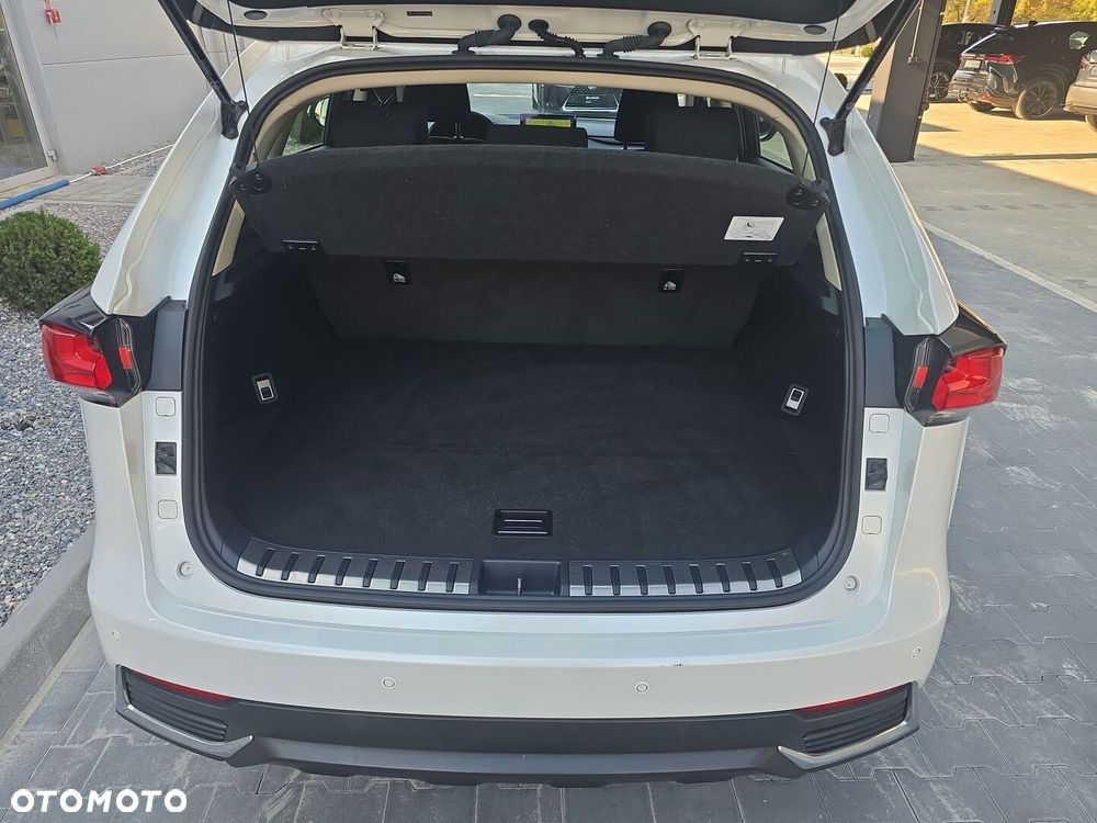 Lexus NX 300h Business Edition AWD - 27