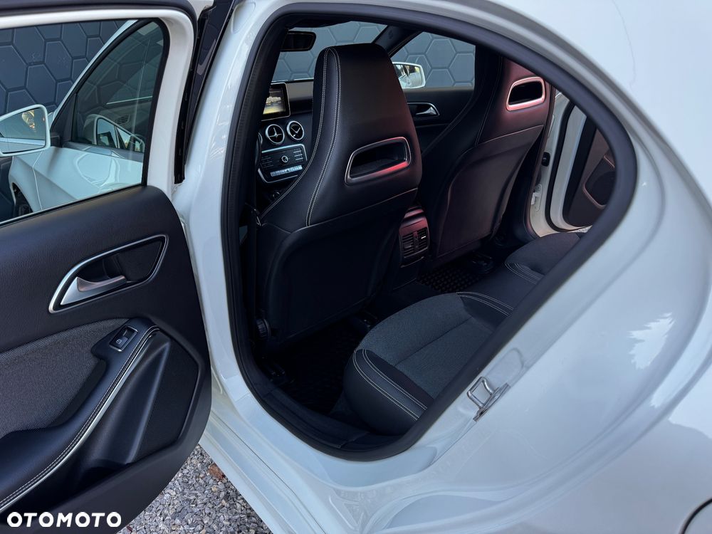 Mercedes-Benz Klasa A 160 7G-DCT AMG Line - 33