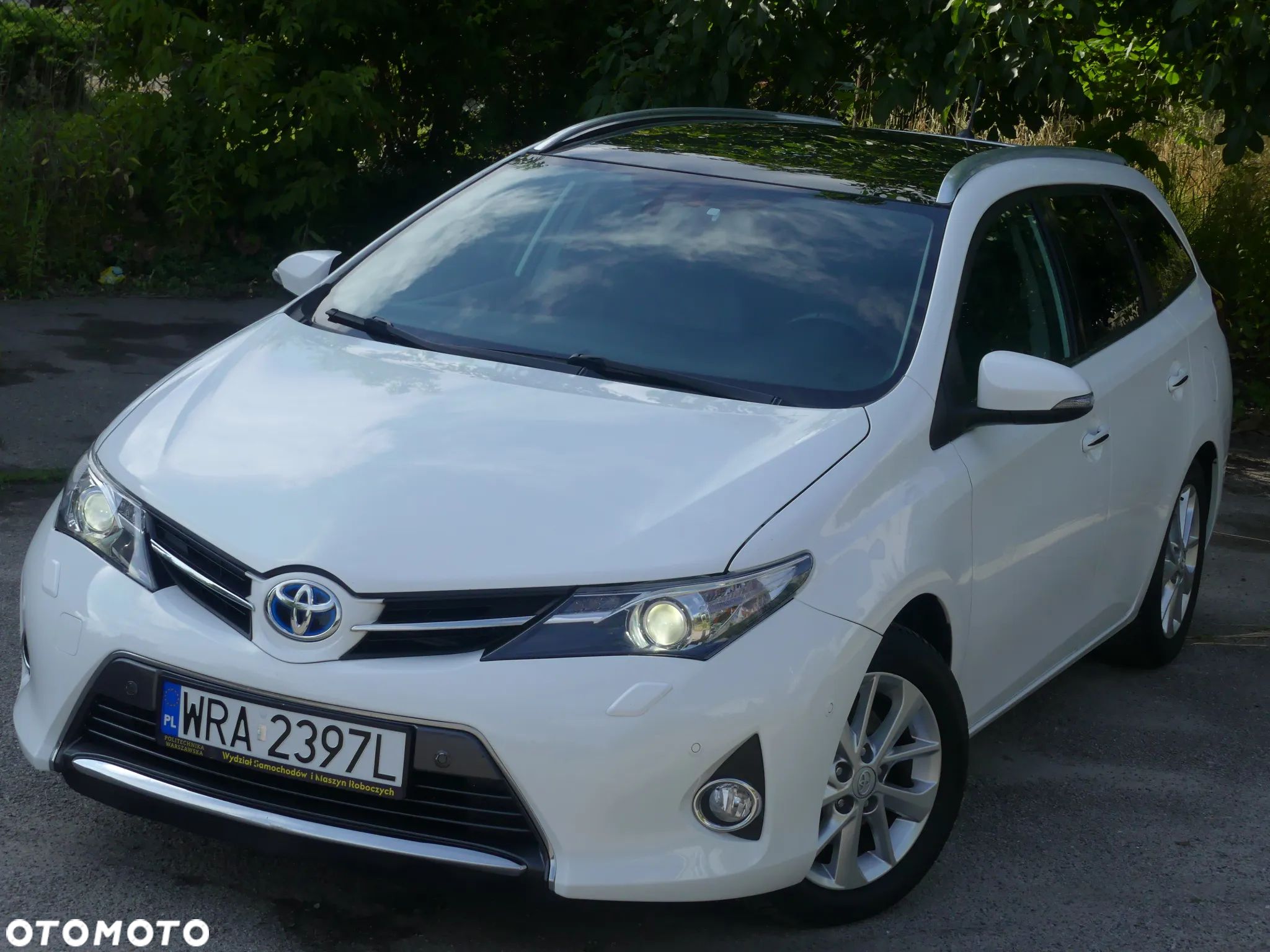 Toyota Auris 1.8 VVT-i Hybrid Automatik Executive - 1