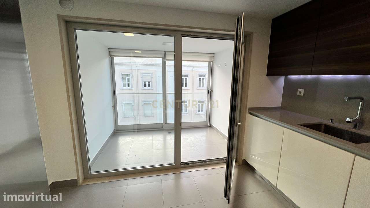 Apartamento T4 com 3 lugares de garagem | Campo Pequeno - Grande imagem: 5/24