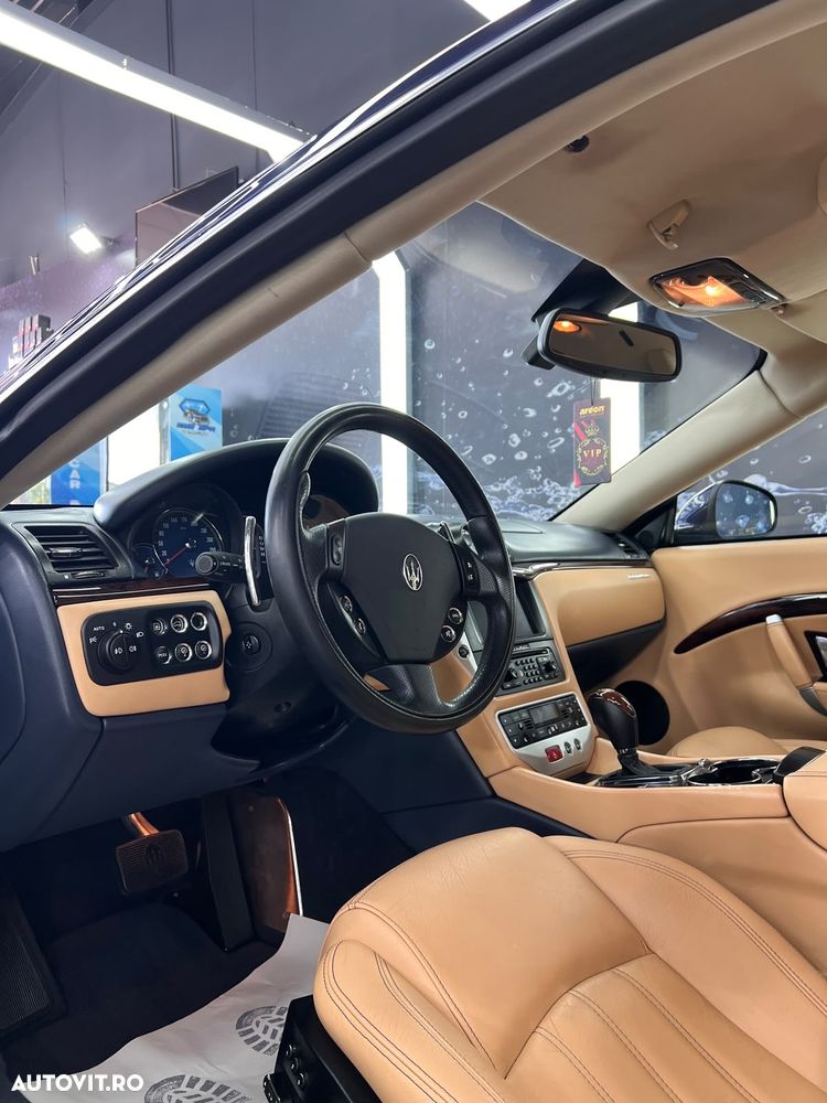 Maserati GranTurismo Standard - 12