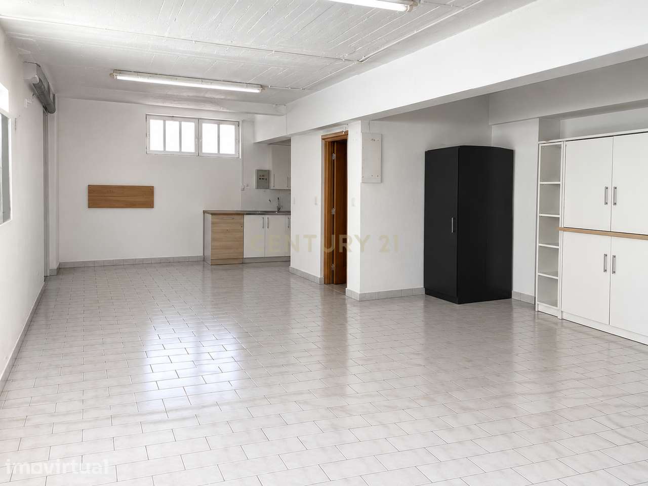 Garagem/Armazém para Venda  90m² com WC e Extração de Fumos - Grande imagem: 2/7