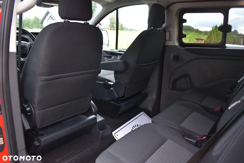 Ford Tourneo Custom - 30
