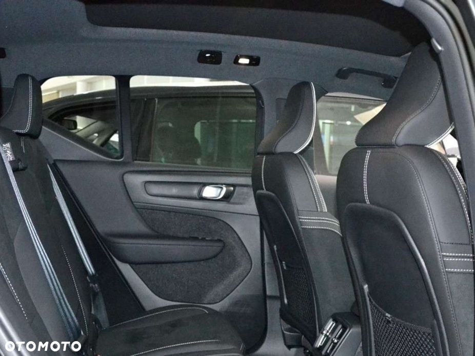 Volvo XC 40 B4 Ultra Black Edition - 14