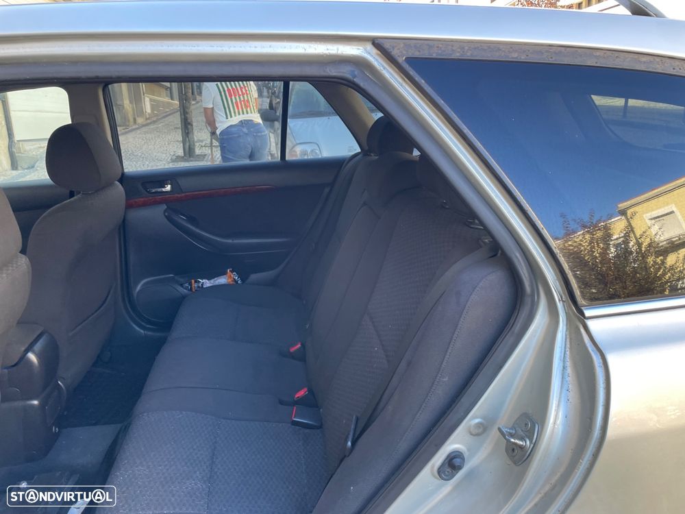 Toyota Avensis LB 2.0 D-4D - 4