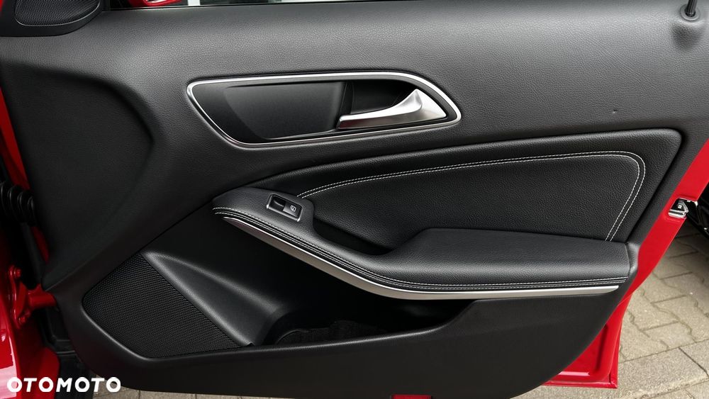 Mercedes-Benz GLA - 21