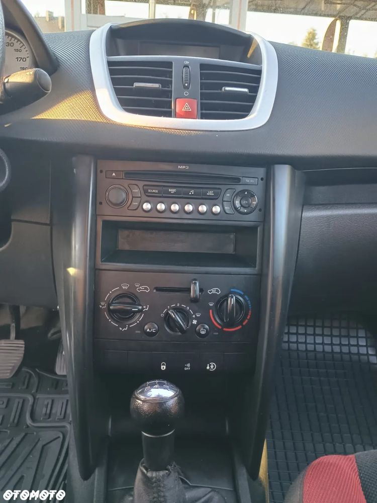 Peugeot 207 1.4 - 19