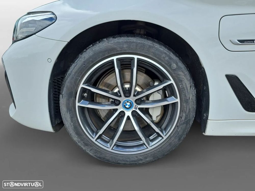 BMW 530 e Pack M - 16