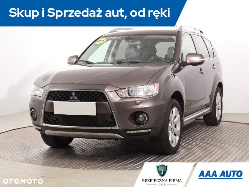 Mitsubishi Outlander - 2