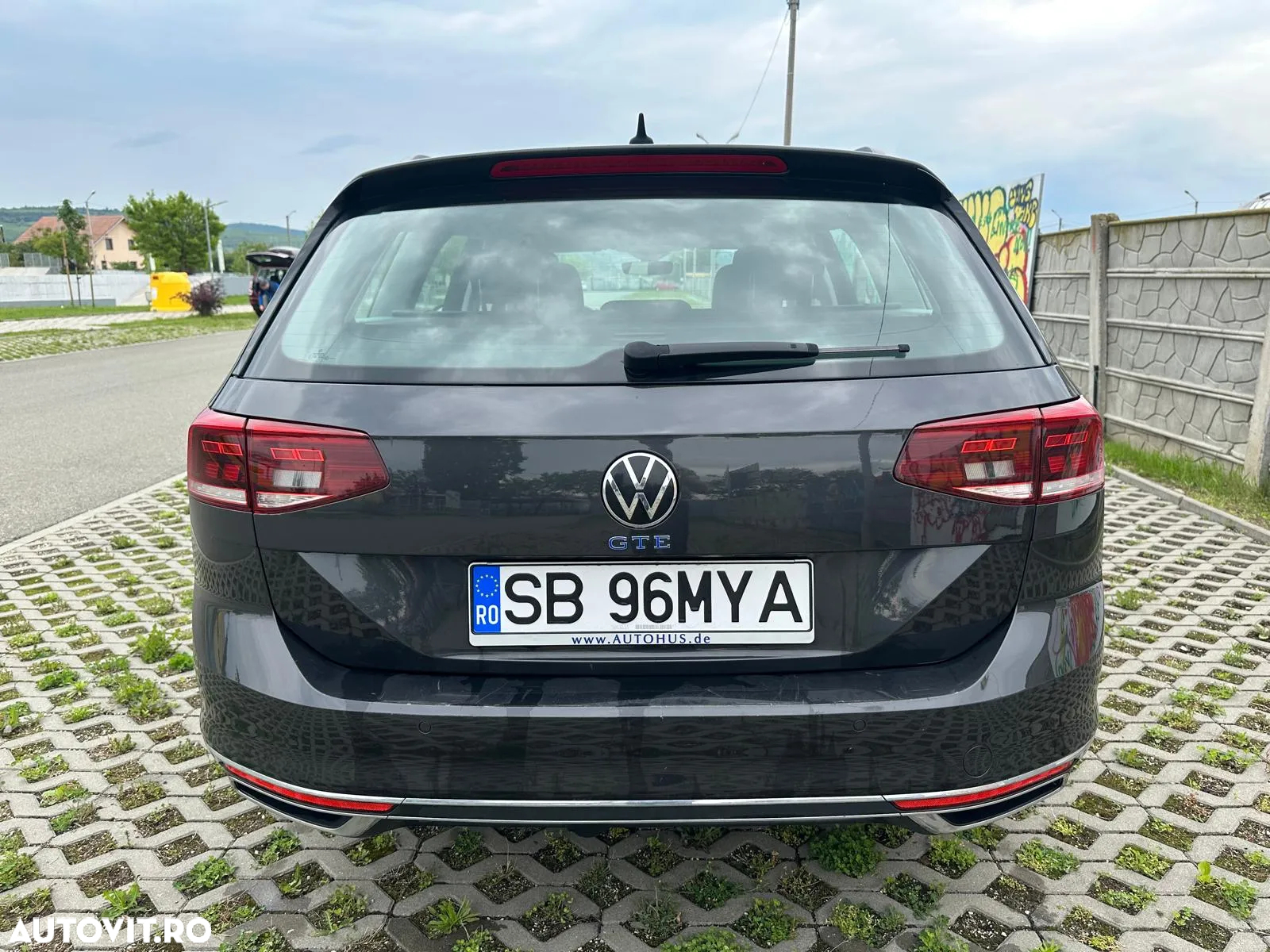 Volkswagen Passat - 13