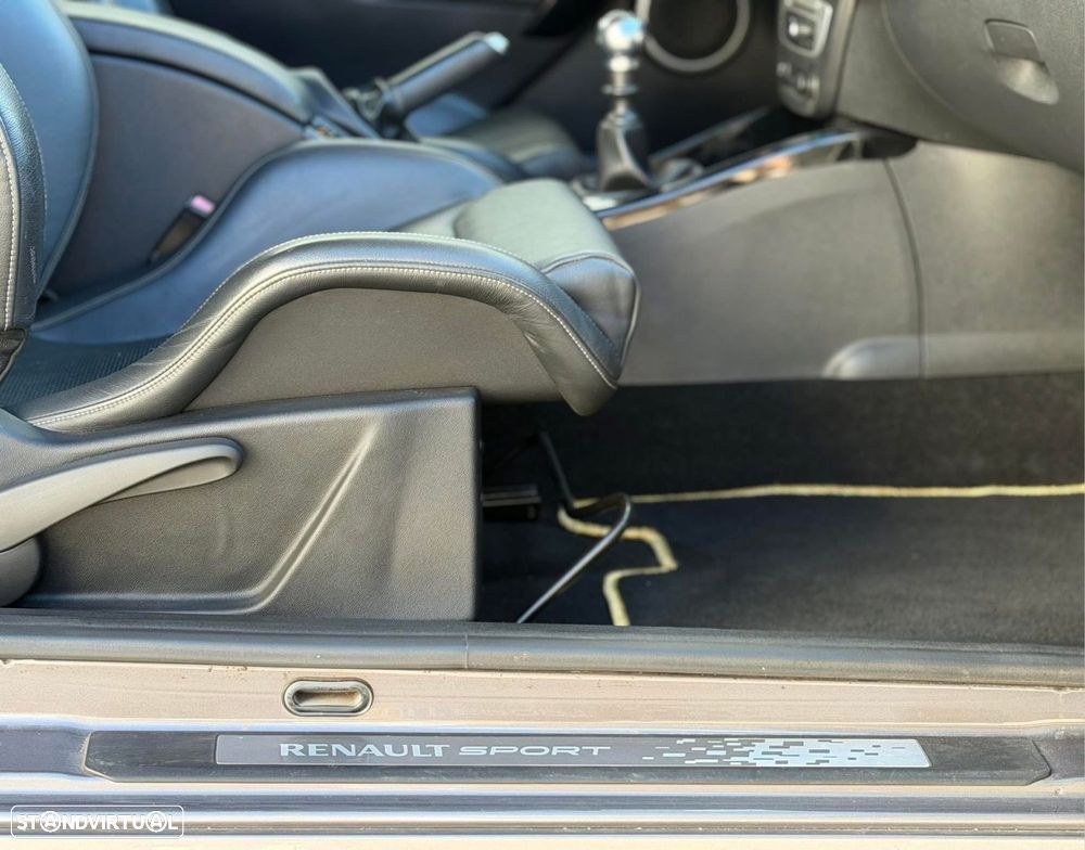 Renault Mégane Coupe 2.0 T RS - 13