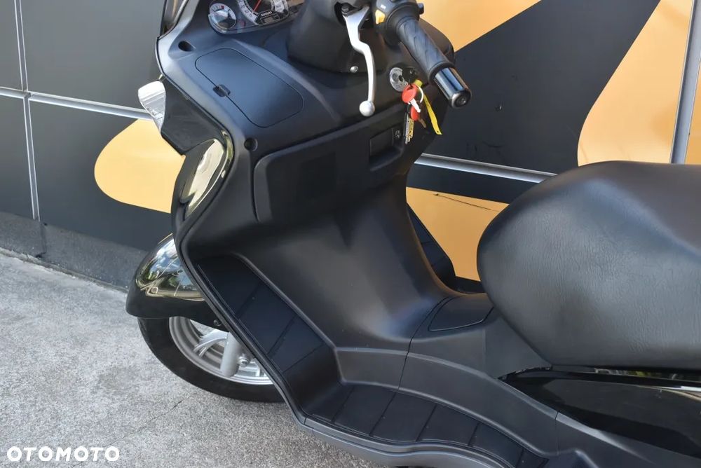 Suzuki Burgman - 14