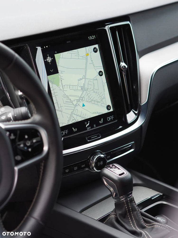 Volvo V60 T4 R-Design - 11