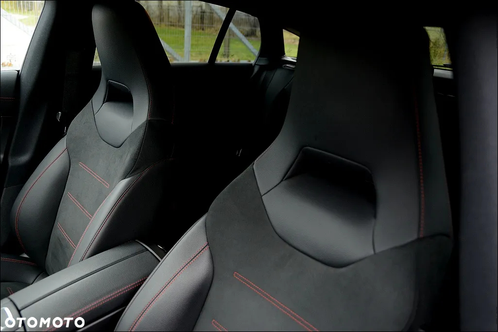 Mercedes-Benz CLA 180 Shooting Brake AMG Line - 19