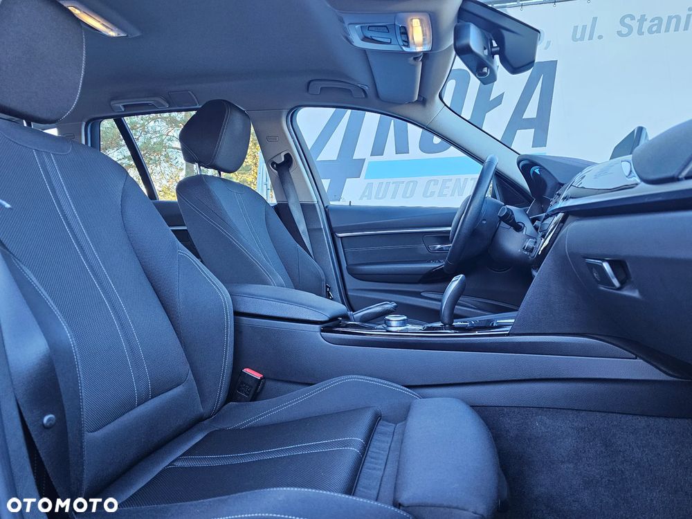 BMW Seria 3 320i xDrive Sport Line - 13