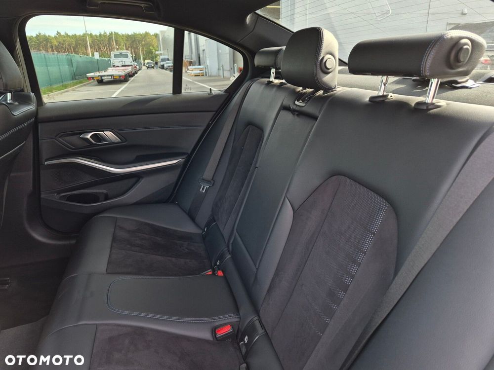 BMW Seria 3 320d xDrive mHEV M Sport sport - 36