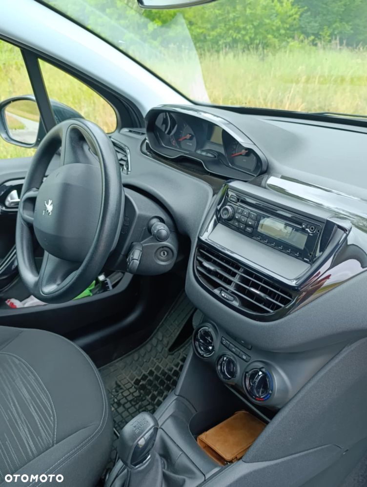 Peugeot 208 - 10